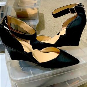 Adrienne Vittadini black leather chastity wedge